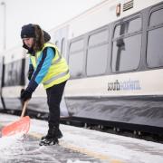 Southeastern issues do not travel warning as snow disrupts trains