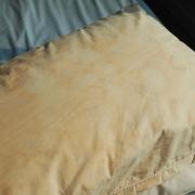 How to get rid of yellow stains on pillows using this life hack
