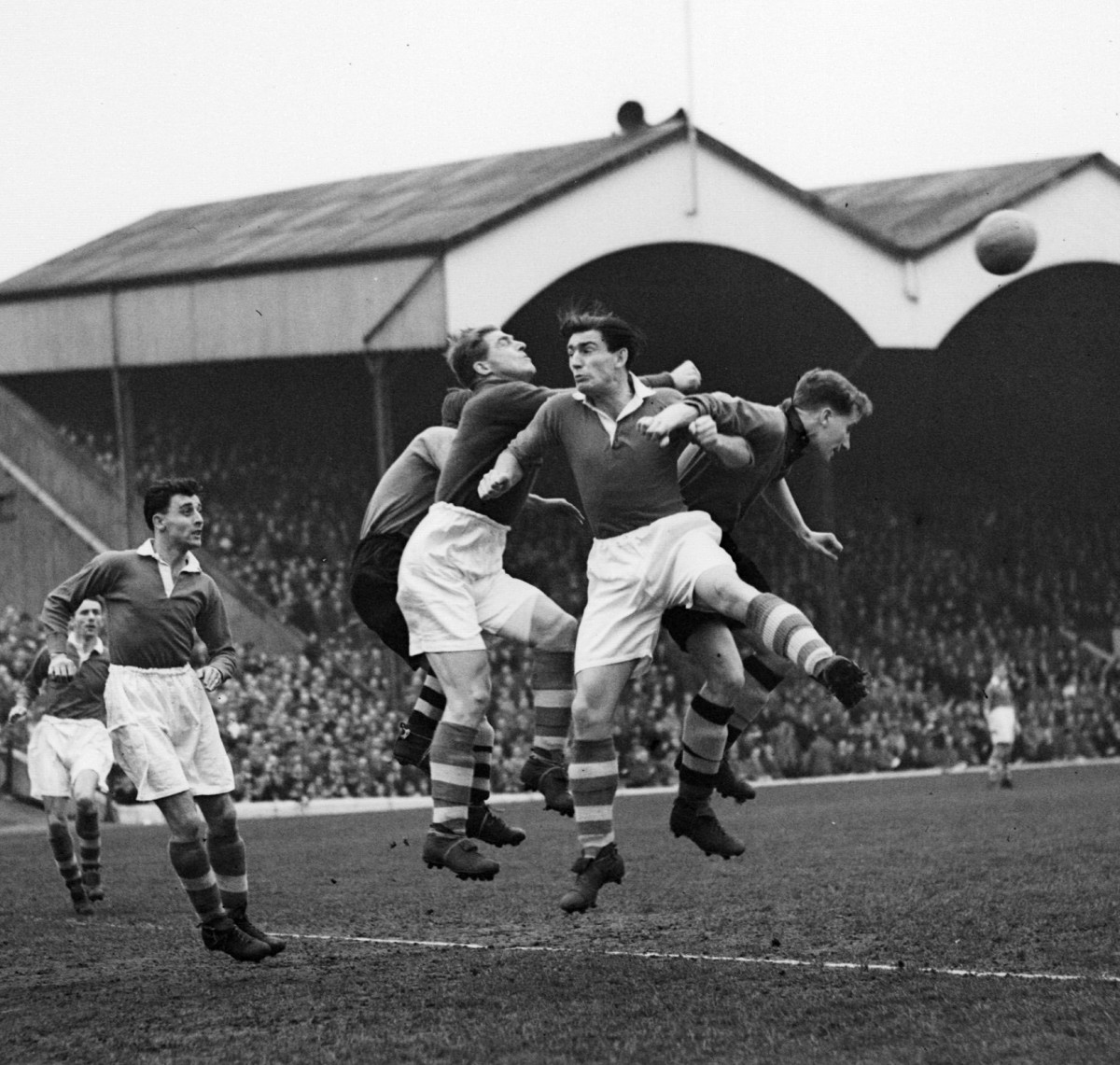 21st November 1953: Charlton Athletic goalkeeper Sam Bartram is assisted by his centre half Derek Ufton when he punches clear from a shot by Wolves centre forward Swinbourne during a match at the Valley. (Photo by Ron Case/Keystone/Getty Images)