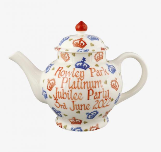 News Shopper: Personalised Platinum Jubilee 4 Mug Teapot (Emma Bridgewater)