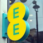 Is EE down? Problems with data outage, mobile phone signal and error 38 - how to fix (PA)