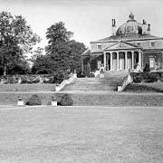 Footscray Place with its terraced gardens, before it burned down in 1949