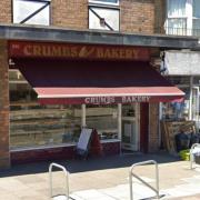 Ashar Williams, 43, ran into Crumbs Bakery and armed himself with one of their bread knives